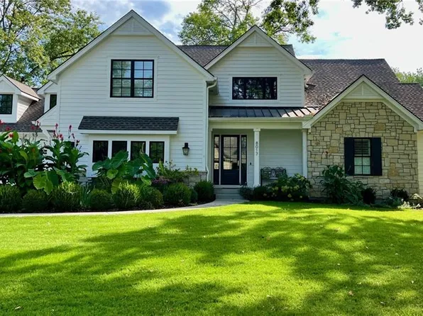 8017 Cherokee Ln, Leawood, KS 66206