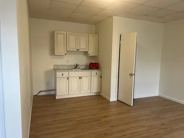 6029 Hudson Avenue image 8 of 9