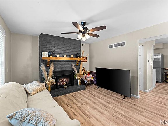 4th image of 903 Hampton Ct