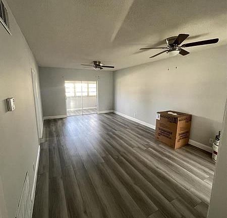 5th image of 1113 Lake Ter APT 201