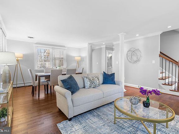 3rd image of 11913 Wayland St