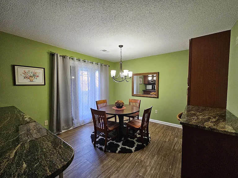 2566 Vauxhall Pl — Photo 43