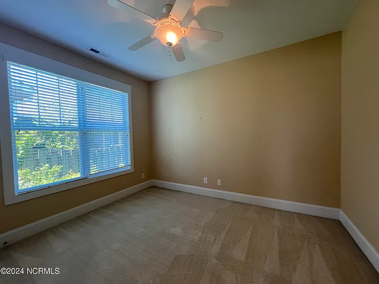 1211 Daisy Ct — Photo 18