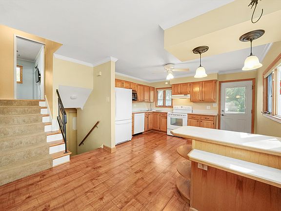 5th image of 320 Westgate Dr
