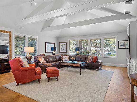 4th image of 1987 Maple Glen Rd