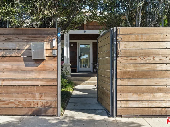 1613 Cabrillo Ave, Venice, CA 90291