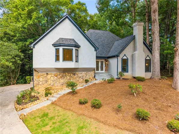210 Wessex Ct, Sandy Springs, GA 30328
