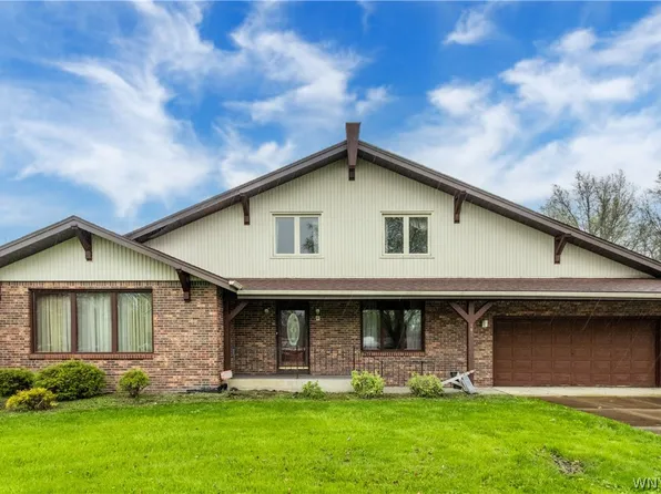 107 Morningside Dr, Grand Island, NY 14072