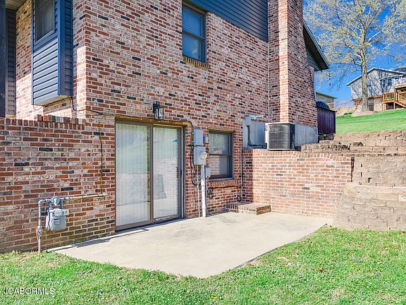 5th image of 821 Troy Dr