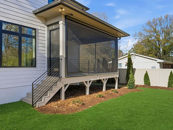 4th image of 403 Carolyn Ct