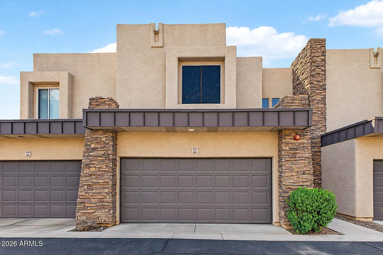 3 bed, 2.5 bath, 2100 sqft, $2,595 — Photo 1