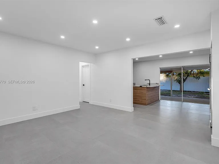 730 NW 77th Way — Photo 2
