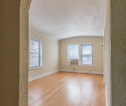 3rd image of 536 W Arlington Pl APT 7