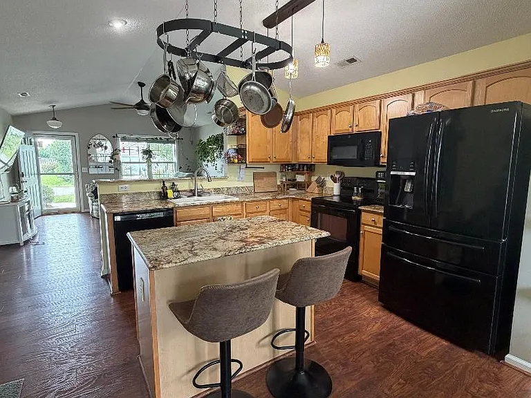 406 Montego Ct — Photo 2