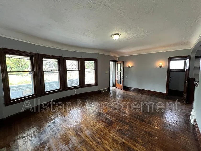 3257 E 139th St #DOWN — Photo 6
