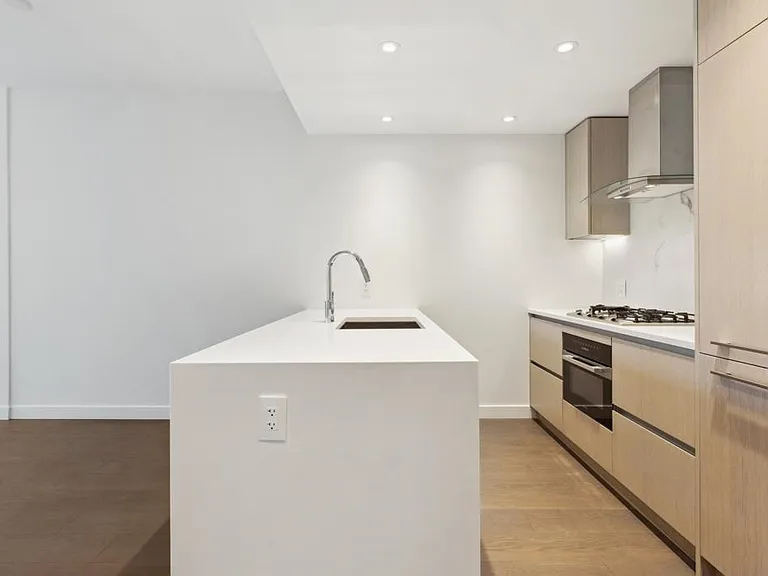 5168 Cambie St #312 — Photo 12