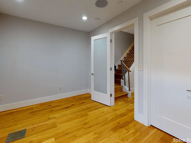 1157 Oates St NE #1A — Photo 9