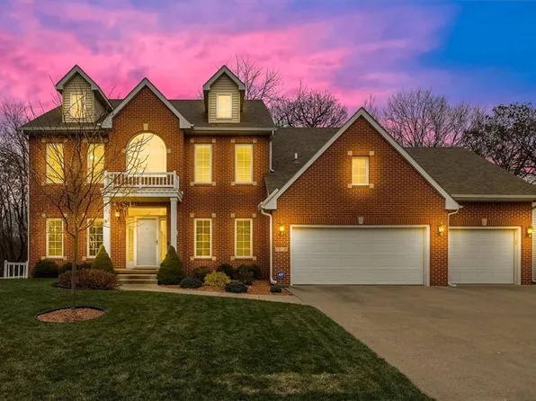 2515 134th St, Urbandale, IA 50323