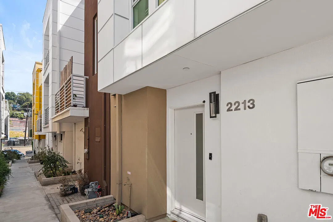 3 bed, 3.0 bath, 1407 sqft, $5,300 — Photo 4
