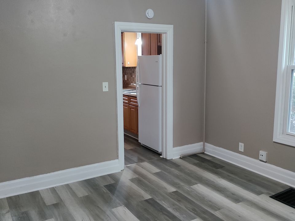 Kitchen to spacious Living Room