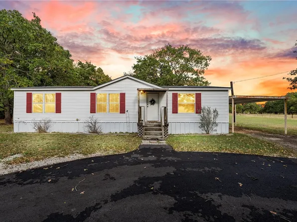 153 S 9th St, Axtell, TX 76624