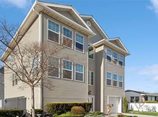 371 E State St, Long Beach, NY 11561