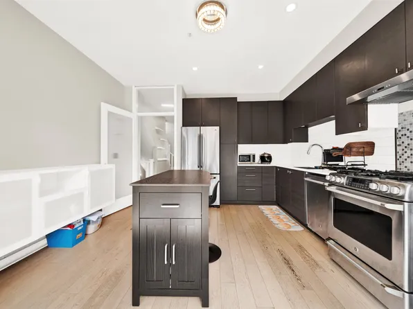 218 Camata St #4, New Westminster, BC V3M 0H8