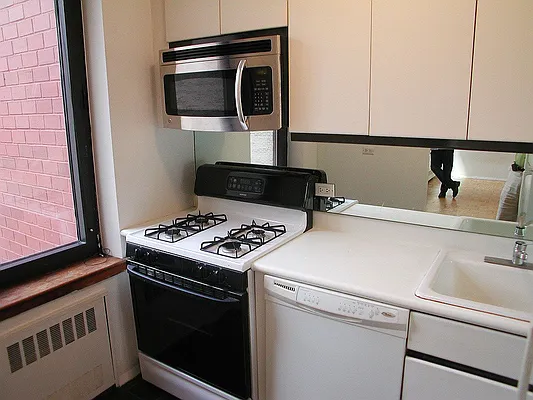 Rented by Verdi Square Realty | media 2