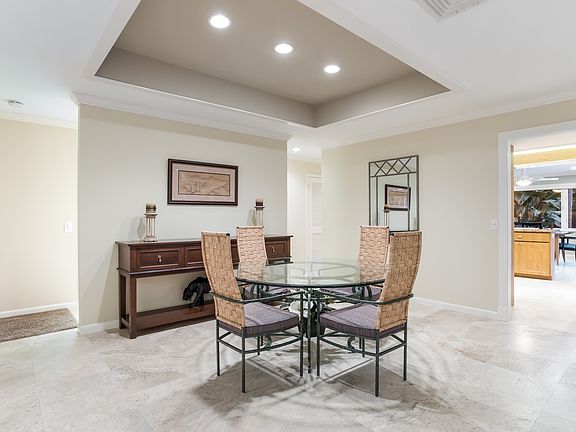 4th image of 214 Robin Dr