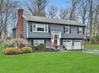 22 Maple Ln, Blauvelt, NY 10913