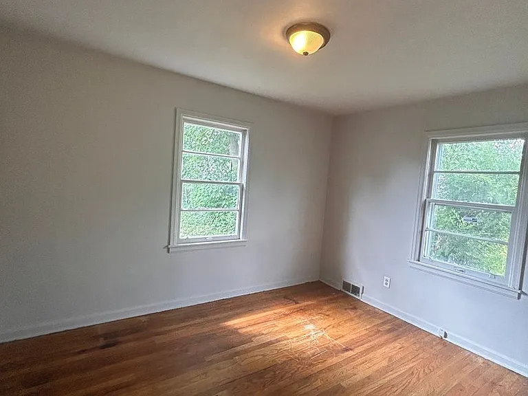4204 Robinwood Dr — Photo 3