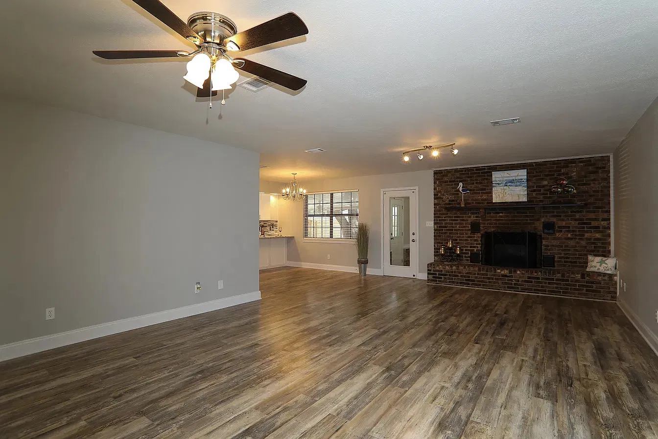 4 bed, 2316 sqft, $3,500 — Photo 4