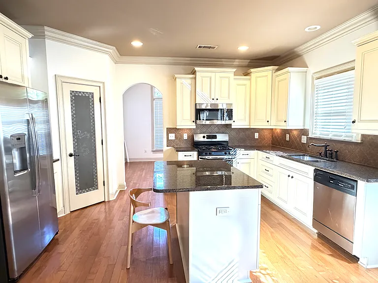 2225 Barkley Crest Ln — Photo 8