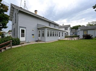 915 N 2nd St, Watertown, WI 53098