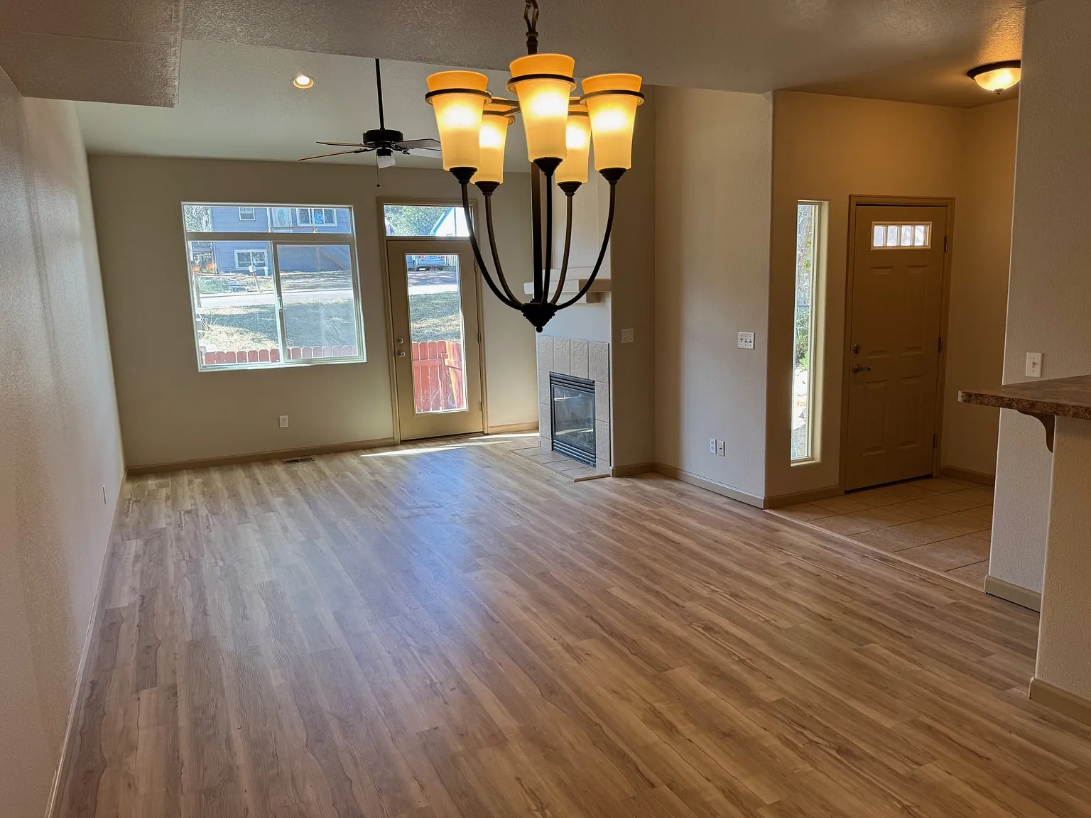 2 bed, 2.5 bath, 1491 sqft, $1,995 — Photo 3