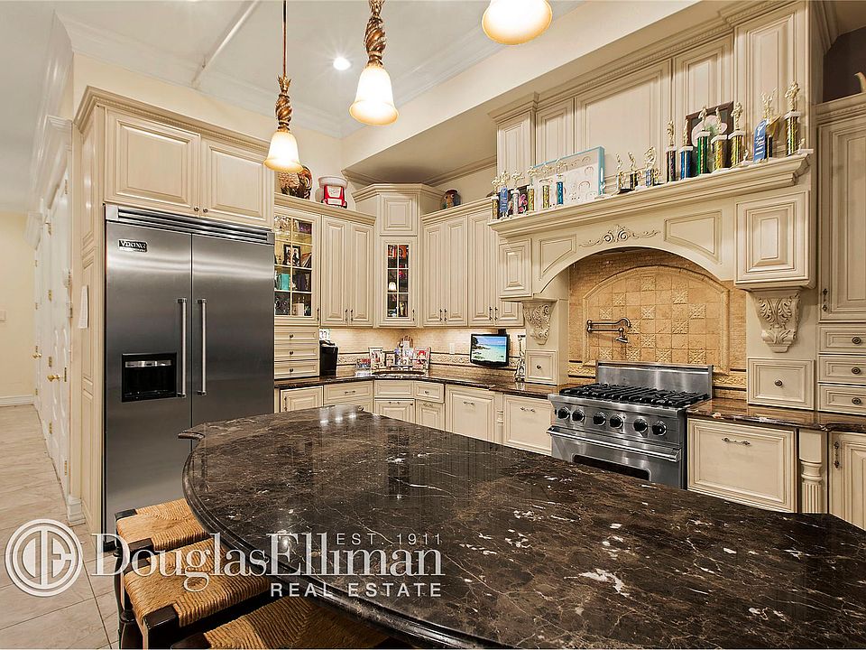 1st image of 407 E 91st St APT 1D