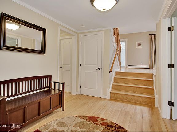 5th image of 142 Birchwood Park Dr