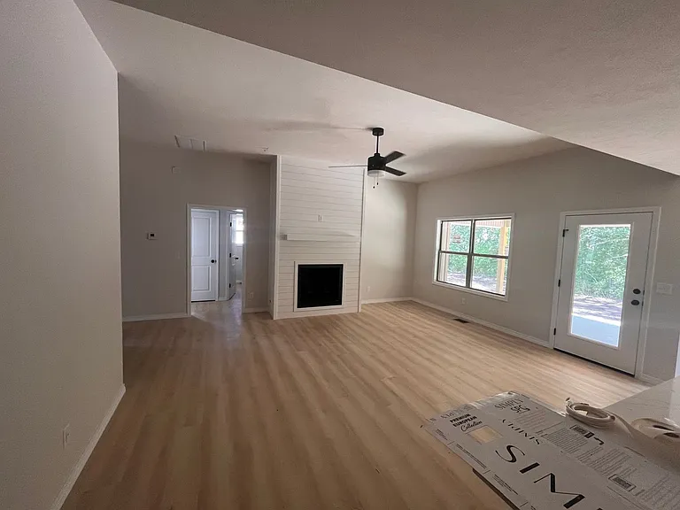 664 W Brook Hollow Rd — Photo 23