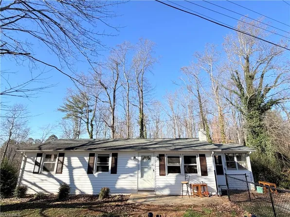 324 Thomas St, North Wilkesboro, NC 28659
