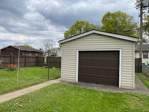 4th image of 2320 E 25th St