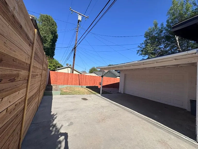 6320 N Rose Ave — Photo 12