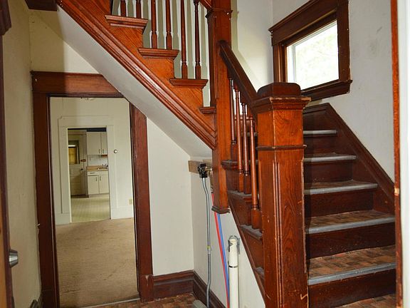 5th image of 16 E 19th St