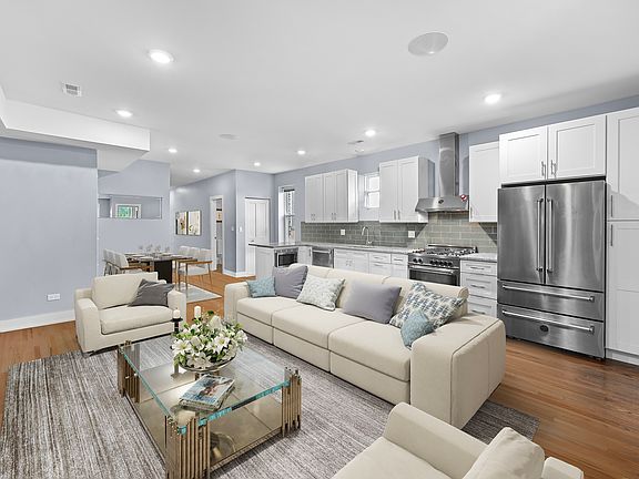 4th image of 2430 N Washtenaw Ave #3S
