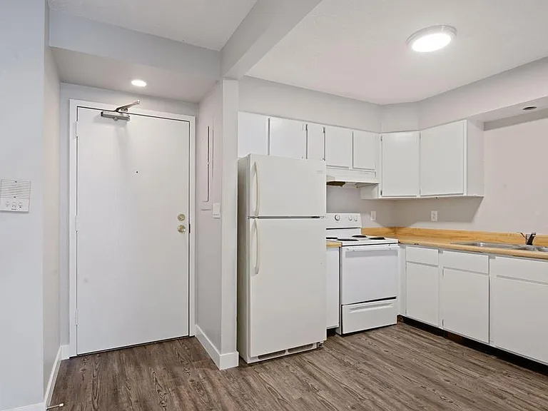 924 21st Ave S #6 — Photo 7