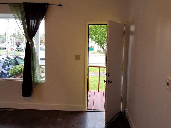 5th image of 115 Emerson Ave