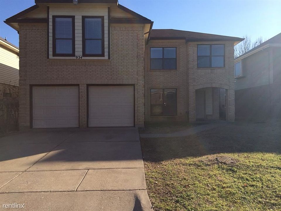1st image of 934 Ashmount Ln