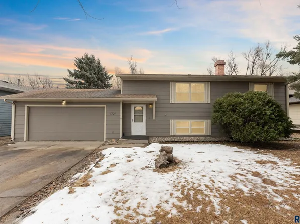 1204 N Lowell Ave, Sioux Falls, SD 57103