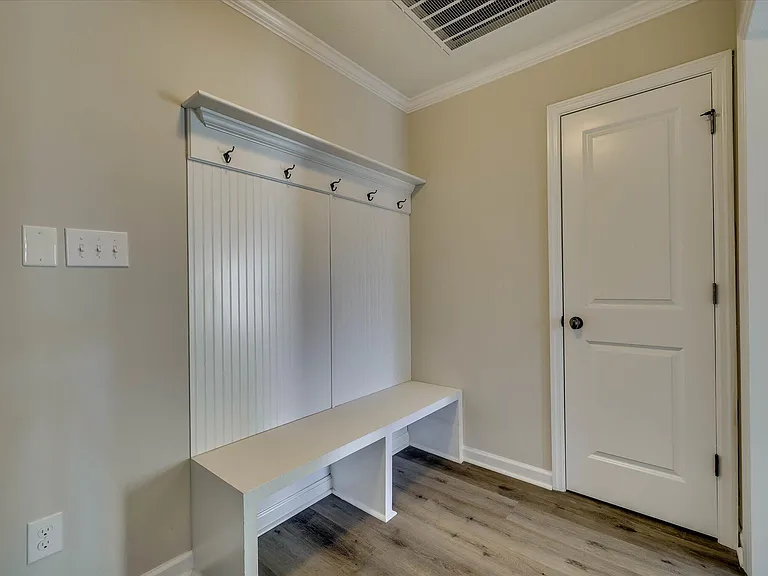 124 Radcliff Dr — Photo 22