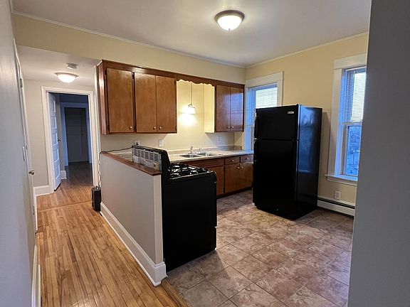 5th image of 2716 Hennepin Ave S #32