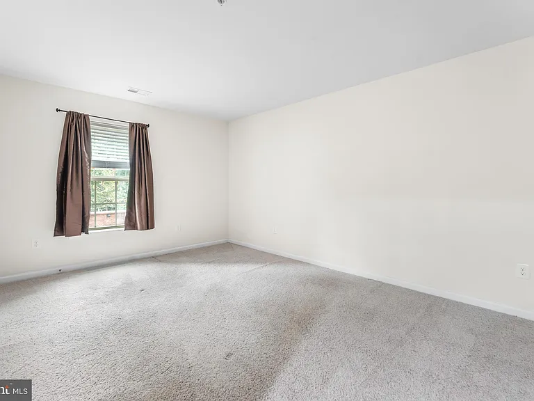 7570 Arundel Woods Dr — Photo 49
